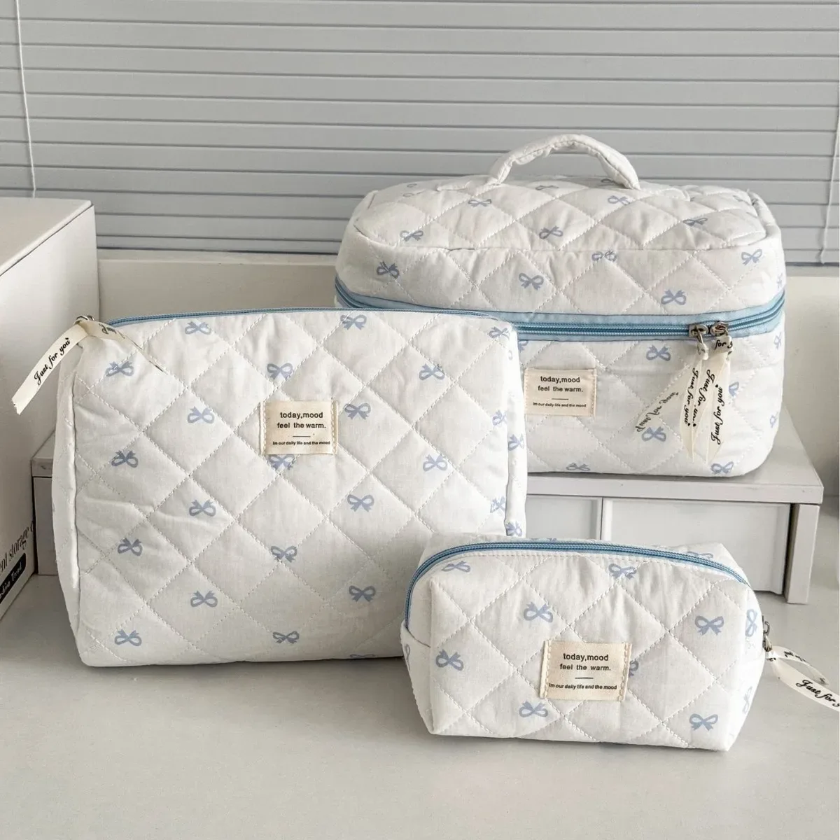 lot de 3 trousses de toilette matelassées à nœuds et motifs floraux, style vintage, grande capacité, souples et portables, pour maquillage et articles de toilette