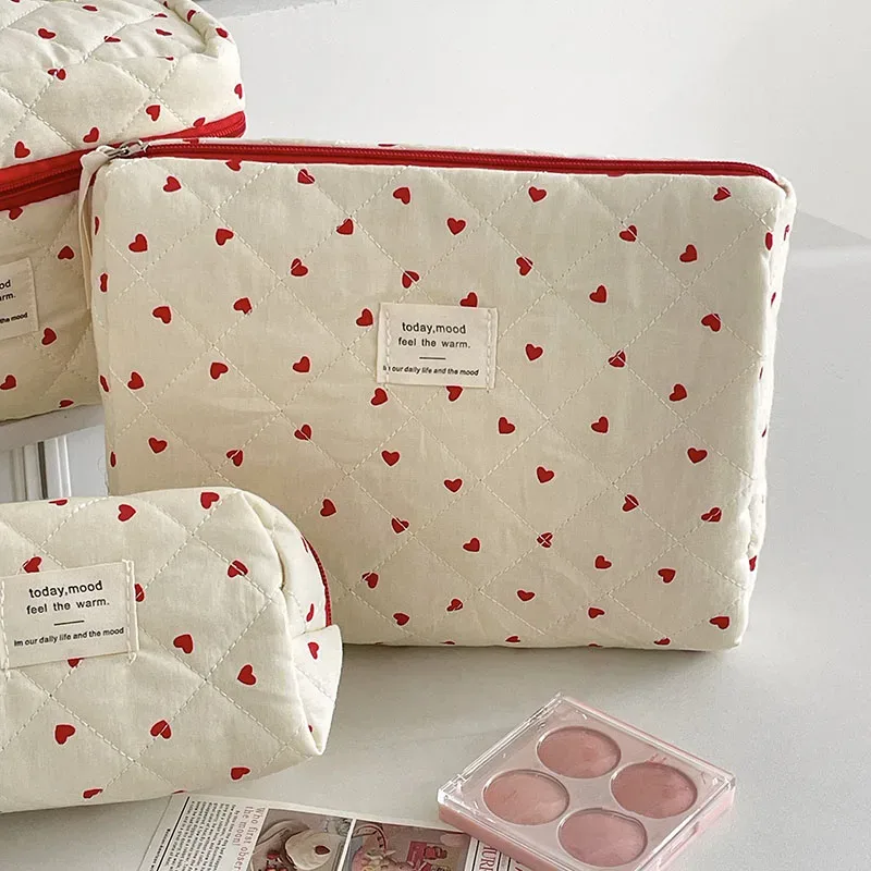 Sac de maquillage matelassé à fermeture éclair pour femmes, sac à cosmétiques pour femmes, sac de maquillage en forme de cœur Ins, pochette petite et grande trousse de toilette