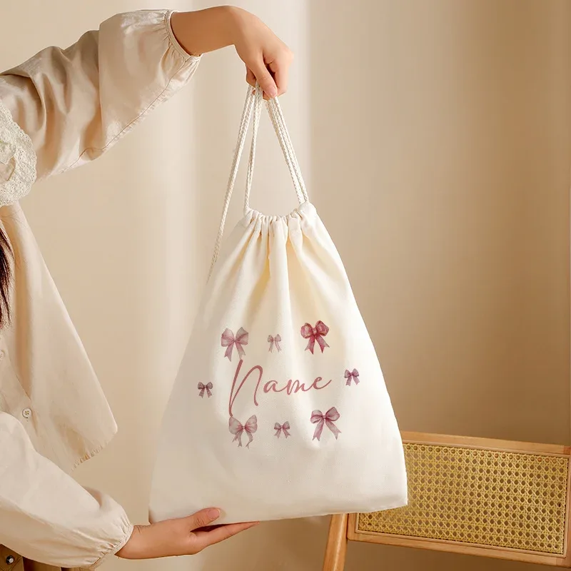 Sac à dos personnalisé à cordon de serrage avec imprimé violet et nœuds personnalisés, sac de sport réglable adapté aux voyages sportifs, léger