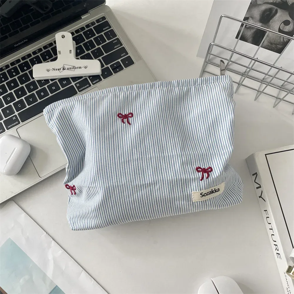 nouveau sac de maman de couleur bleue, sac de maquillage brodé avec nœud papillon, sac à couches pour bébé, pochette à couches, sacs de rangement de toilette de voyage