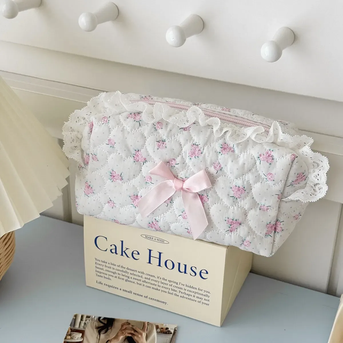 petite trousse de maquillage et de rangement de voyage pour femmes et filles, en dentelle rose à motif floral, avec nœud mignon, forme carrée, fermeture éclair, pochette à monnaie et portefeuille