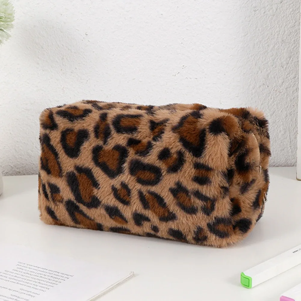 1 grande trousse à crayons et sac de rangement pour cosmétiques en daim imprimé léopard, trousse de maquillage de voyage unisexe, motif imprimé léopard, doublure en daim doux, convient pour la vie universitaire et l'us