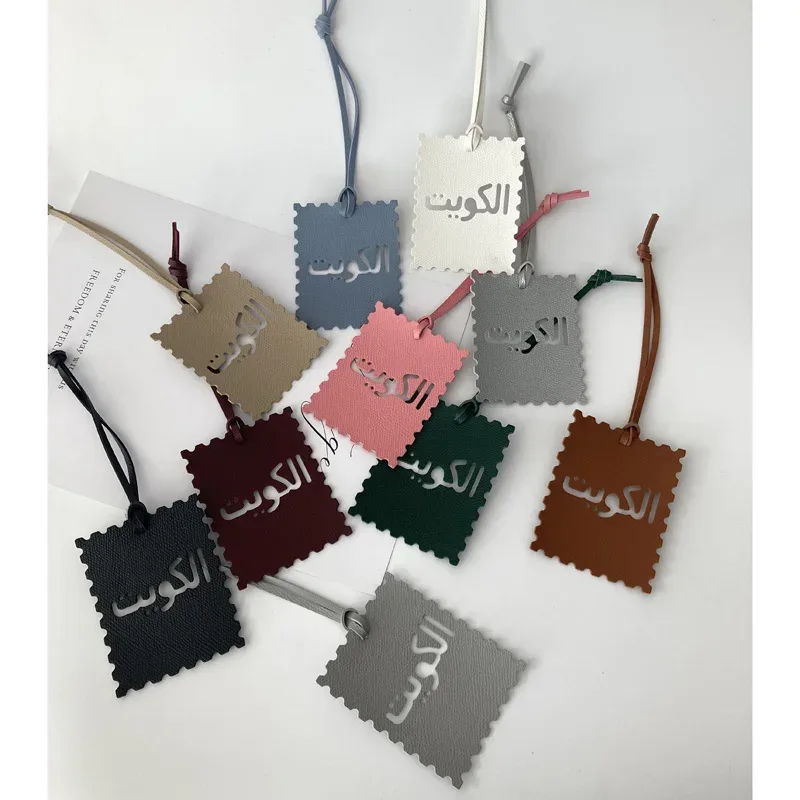 breloque de sac en cuir pu personnalisée avec lettres latines et arabes, accessoire pour sac à dos, décoration intérieure de voiture, décoration créative pour la maison
