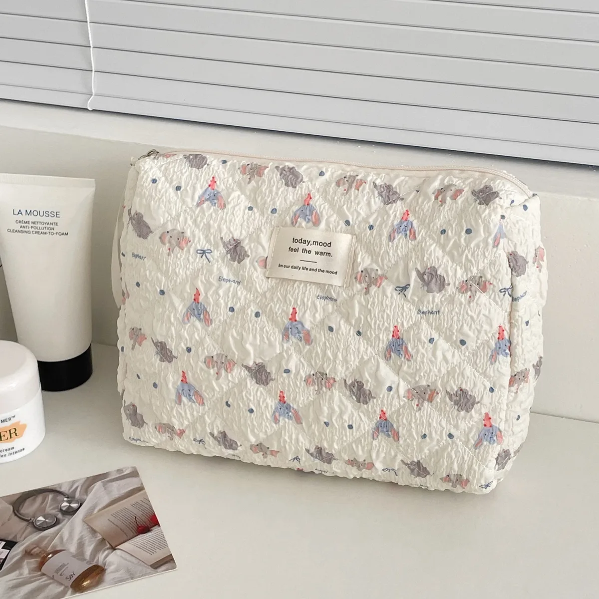 sacs à cosmétiques de voyage portables pour femmes, trousse de maquillage, sac à main d'embrayage, sac de rangement de toilette matelassé, grande capacité, ours de dessin animé
