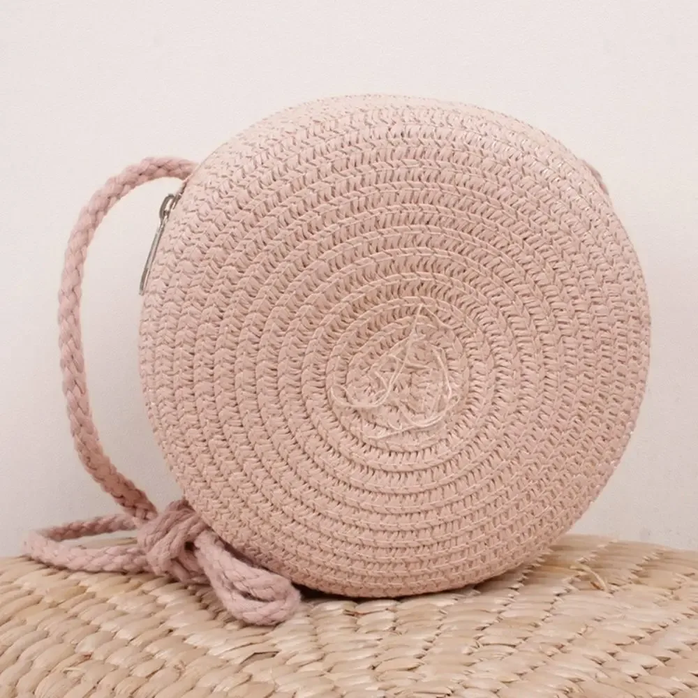 sac à bandoulière rond en paille tressée fait main pour femmes et filles, avec pompon épais, idéal pour l'été, la plage, les voyages et le quotidien, sac de rangement tendance