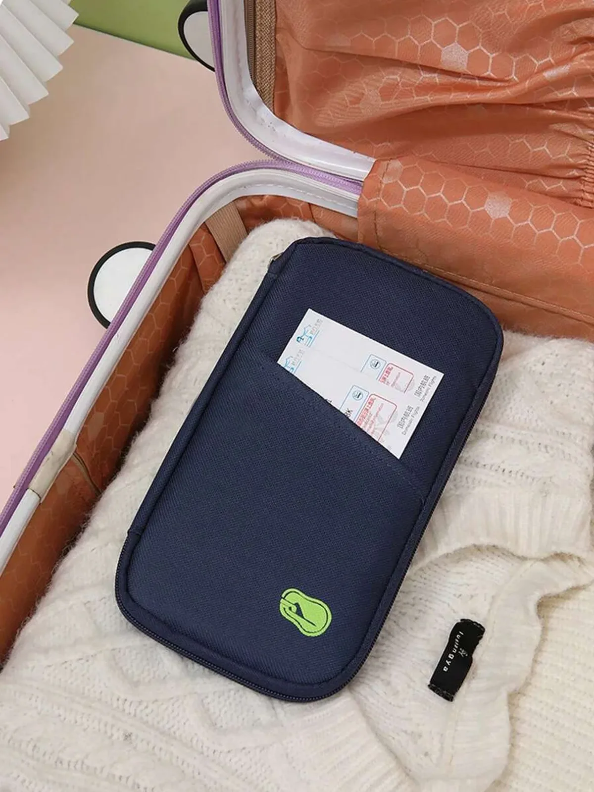 1 porte-passeport de voyage multifonctionnel avec fermeture éclair - comprend un compartiment pour argent liquide, carte d'identité, carte de crédit et téléphone.