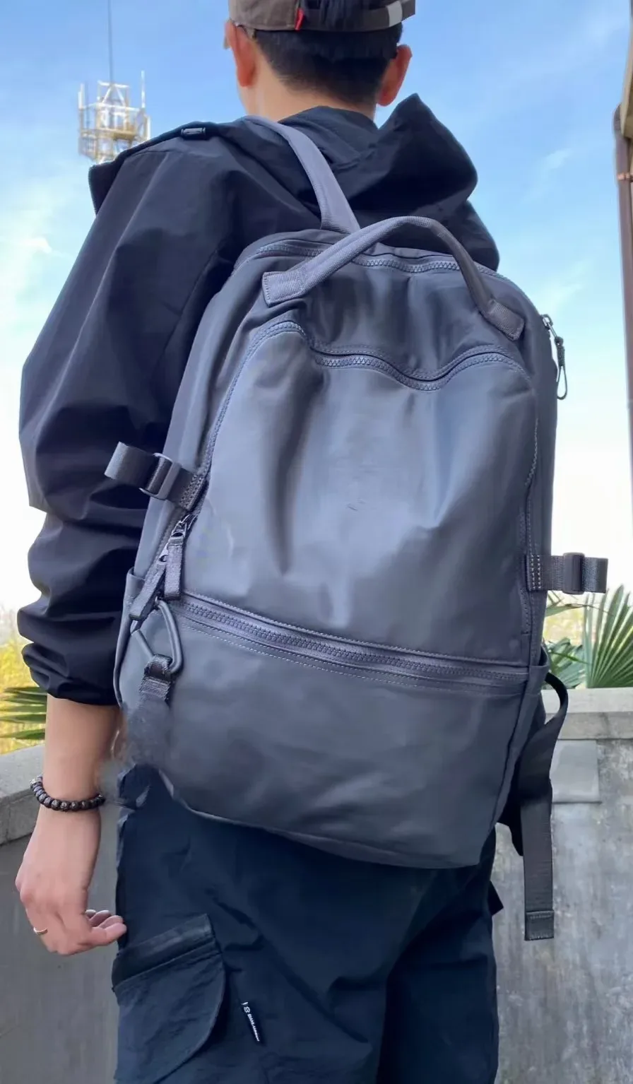 sac à dos minimaliste en nylon, sac à dos léger de grande capacité avec plusieurs compartiments pour les trajets quotidiens