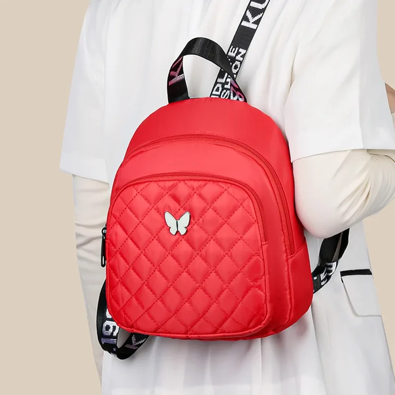 sac à dos matelassé multicolore pour femmes, avec accent papillon, pour les sorties quotidiennes, les déplacements quotidiens, sac décontracté léger et pratique