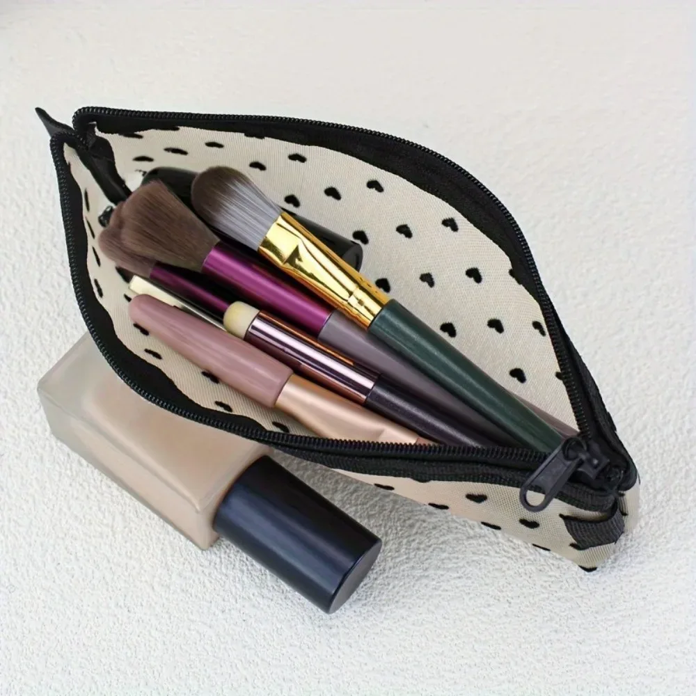 sac à cosmétiques en maille à motif de cœur de grande capacité, sacs de rangement de pinceaux de maquillage de voyage, pochette de rangement de rouge à lèvres, trousse à crayons portable
