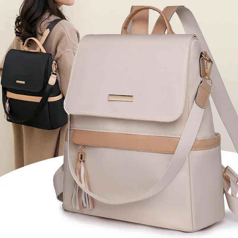 1 sac à dos classique antivol de taille moyenne avec des bretelles réglables noires minimalistes, parfait pour les activités de plein air, les voyages et les sorties.