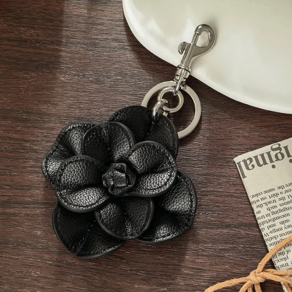 breloque de sac en forme de fleur noire, décoration de sac à main en trois dimensions avec pétales superposés, accessoire pour sacs à main et sacs à bandoulière pour femmes.