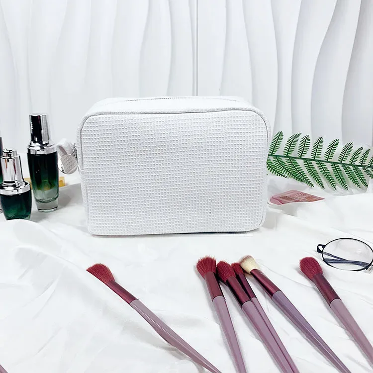 pochette de maquillage personnalisée brodée avec nom, sac cosmétique sur mesure, cadeau pour demoiselle d'honneur, cadeau pour lune de miel, cadeau pour l'équipe de mariage