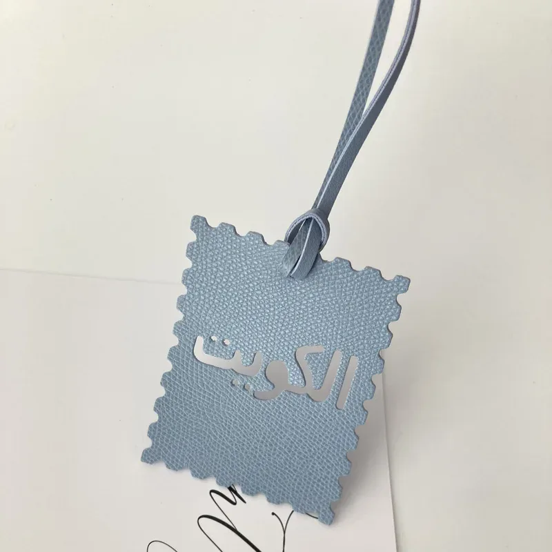 breloque de sac en cuir pu personnalisée avec lettres latines et arabes, accessoire pour sac à dos, décoration intérieure de voiture, décoration créative pour la maison