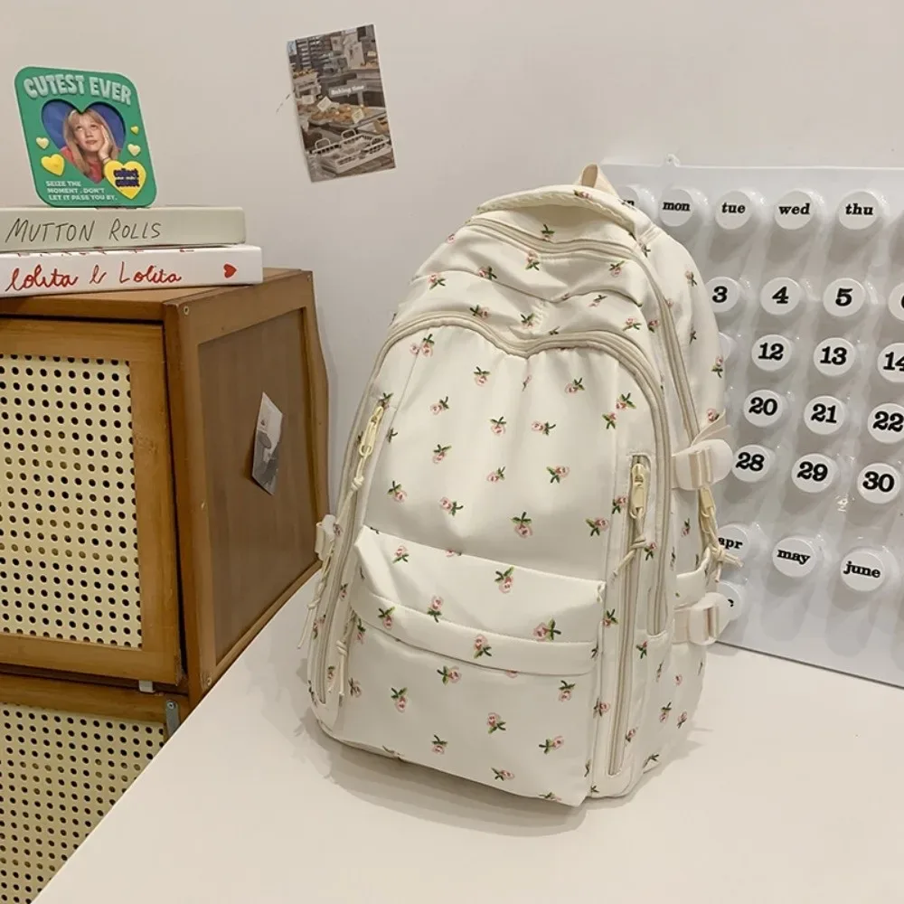 sac d'école en nylon pour étudiants, sac à dos de grande capacité de style preppy pour femmes avec pendentif, sac à dos de voyage à motif floral