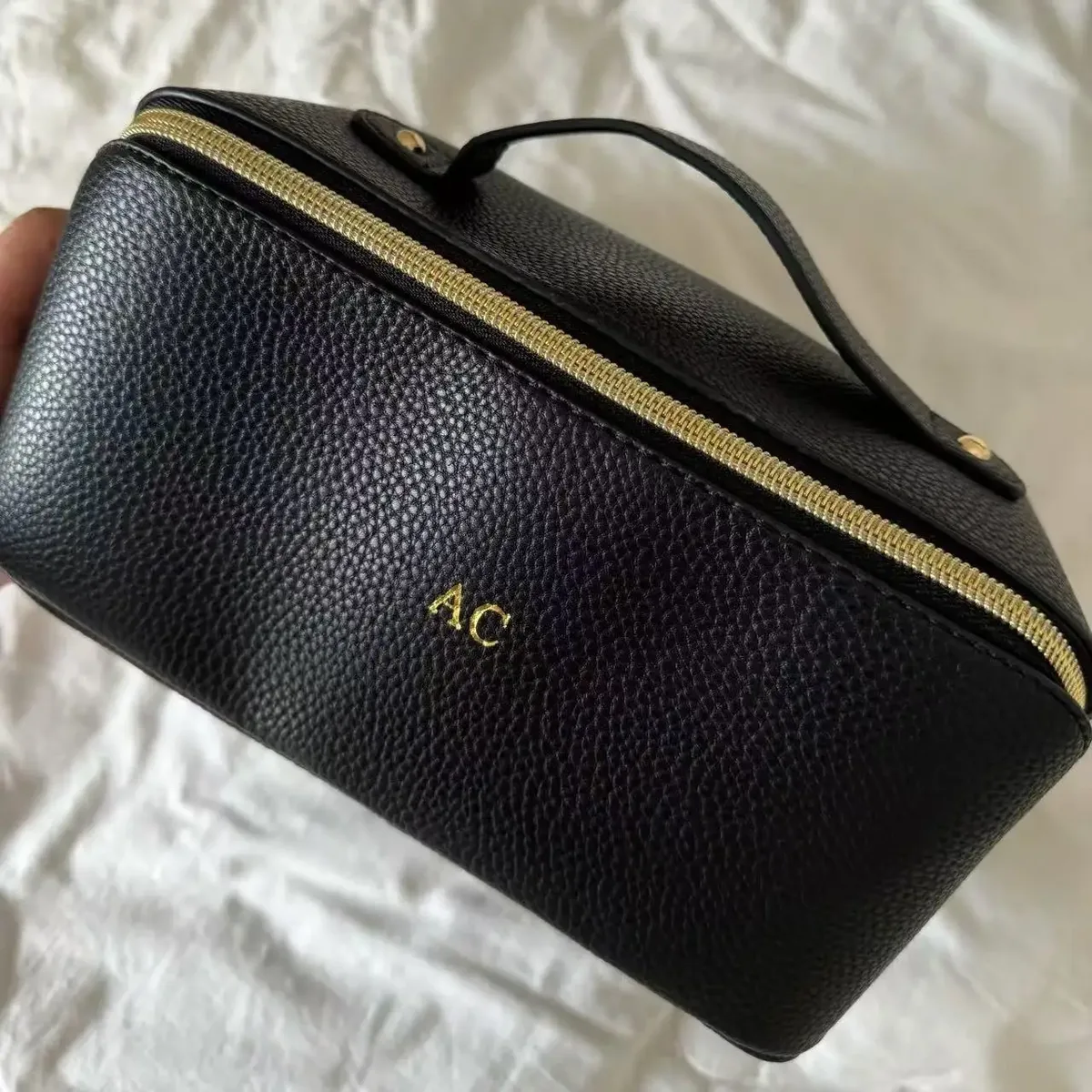 Sac de maquillage portable en forme d'oreiller grande capacité avec lettres personnalisées, sac de rangement étanche pour femmes, sac de voyage pour cosmétiques