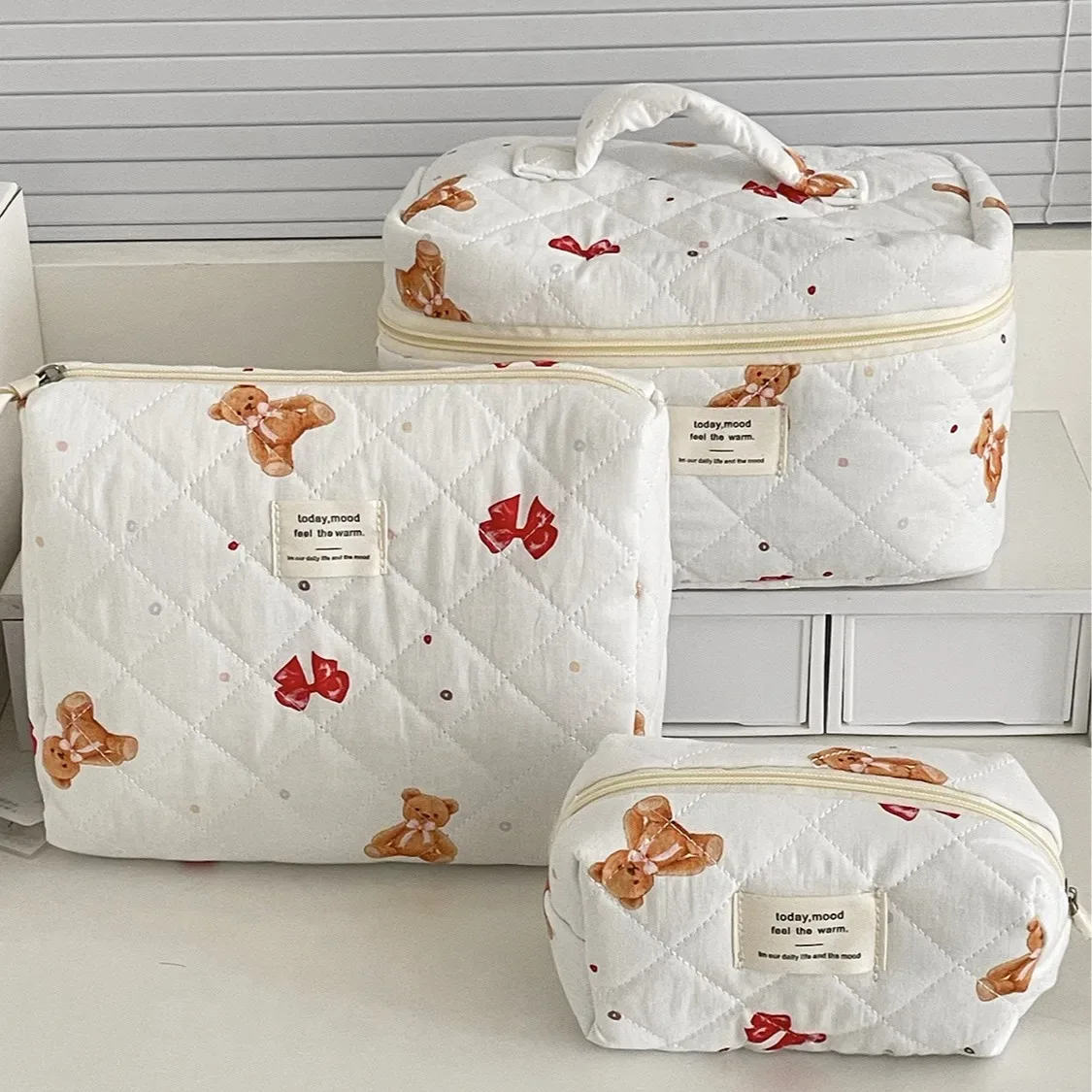 lot de 3 trousses de toilette matelassées à nœuds et motifs floraux, style vintage, grande capacité, souples et portables, pour maquillage et articles de toilette