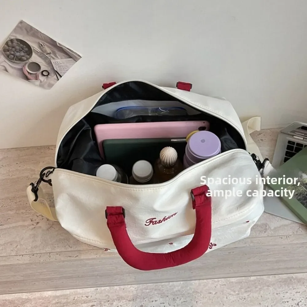 sac de voyage à grande capacité avec broderie en forme de nœud papillon, sac de voyage extensible en tissu oxford résistant à l'eau, sac fourre-tout à bandoulière pour la gym