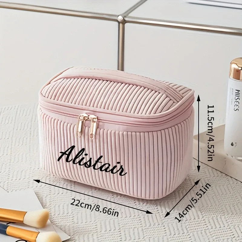 pochette cosmétique moelleuse personnalisée, idéale pour organiser les voyages et les articles de toilette quotidiens, un choix de cadeaux doux pour la fête des mères