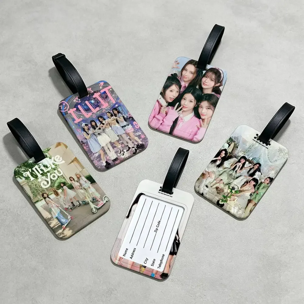 Étiquette d'identification de bagage en PVC du groupe Kpop I-ILLIT, porte-carte d'informations anti-perte, étiquette de nom pour valise de voyage