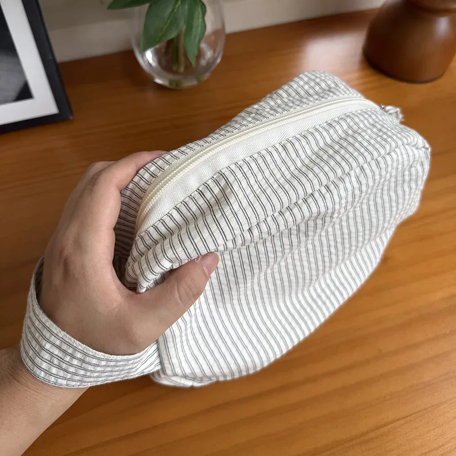 sac à cosmétiques en toile rayée, grande capacité, pochette de rangement pour articles de toilette de voyage en plein air, sac de rangement de voyage portable, 1 pièce