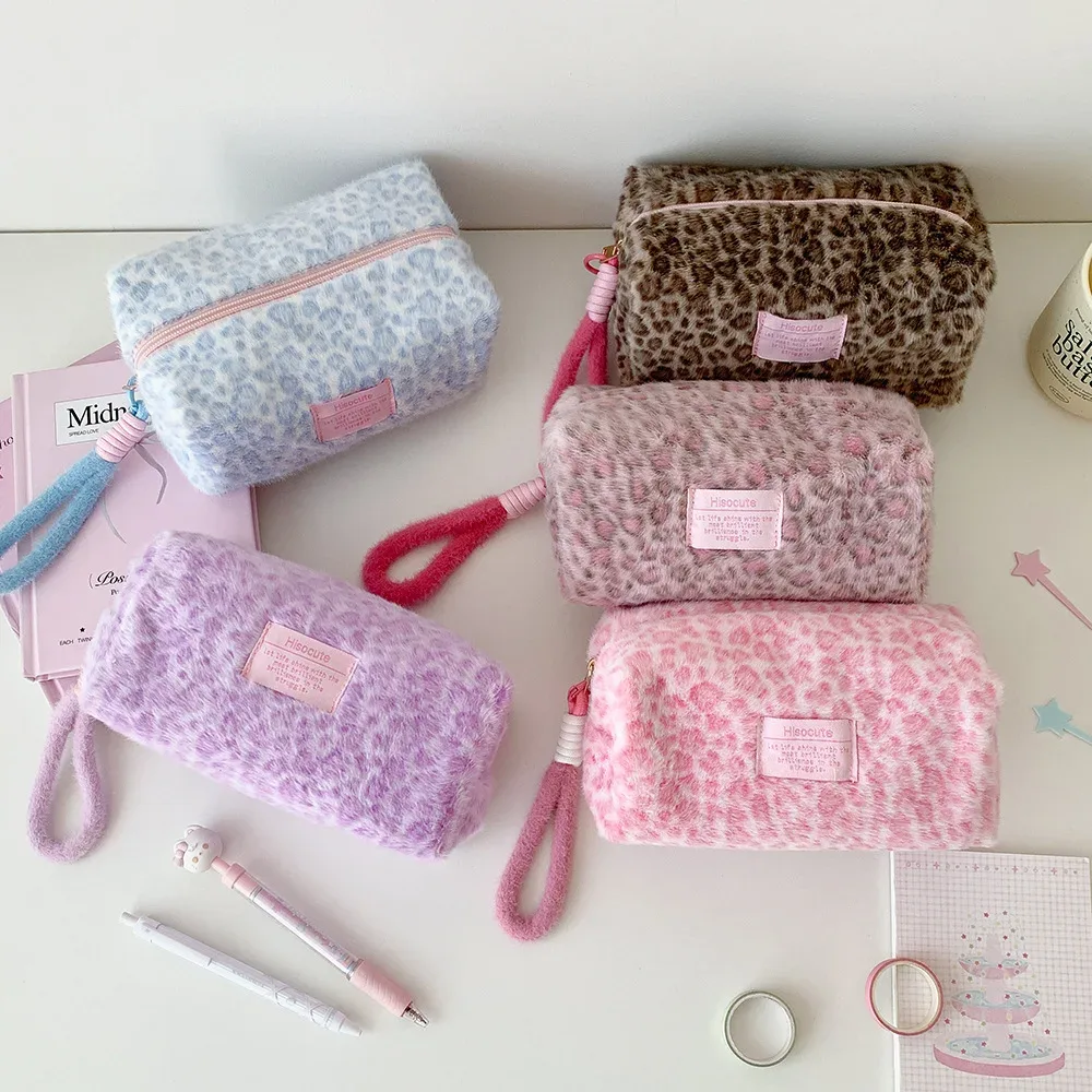 Grande trousse de maquillage rose en peluche à imprimé léopard pour femme, sac fourre-tout cosmétique mignon et portable pour le voyage