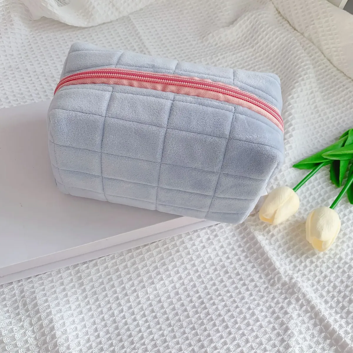 trousse de maquillage en fourrure mignonne pour femmes, grand sac à cosmétiques de couleur unie à fermeture éclair, trousse de toilette de voyage, pochette de lavage, pochette pour stylos en peluche