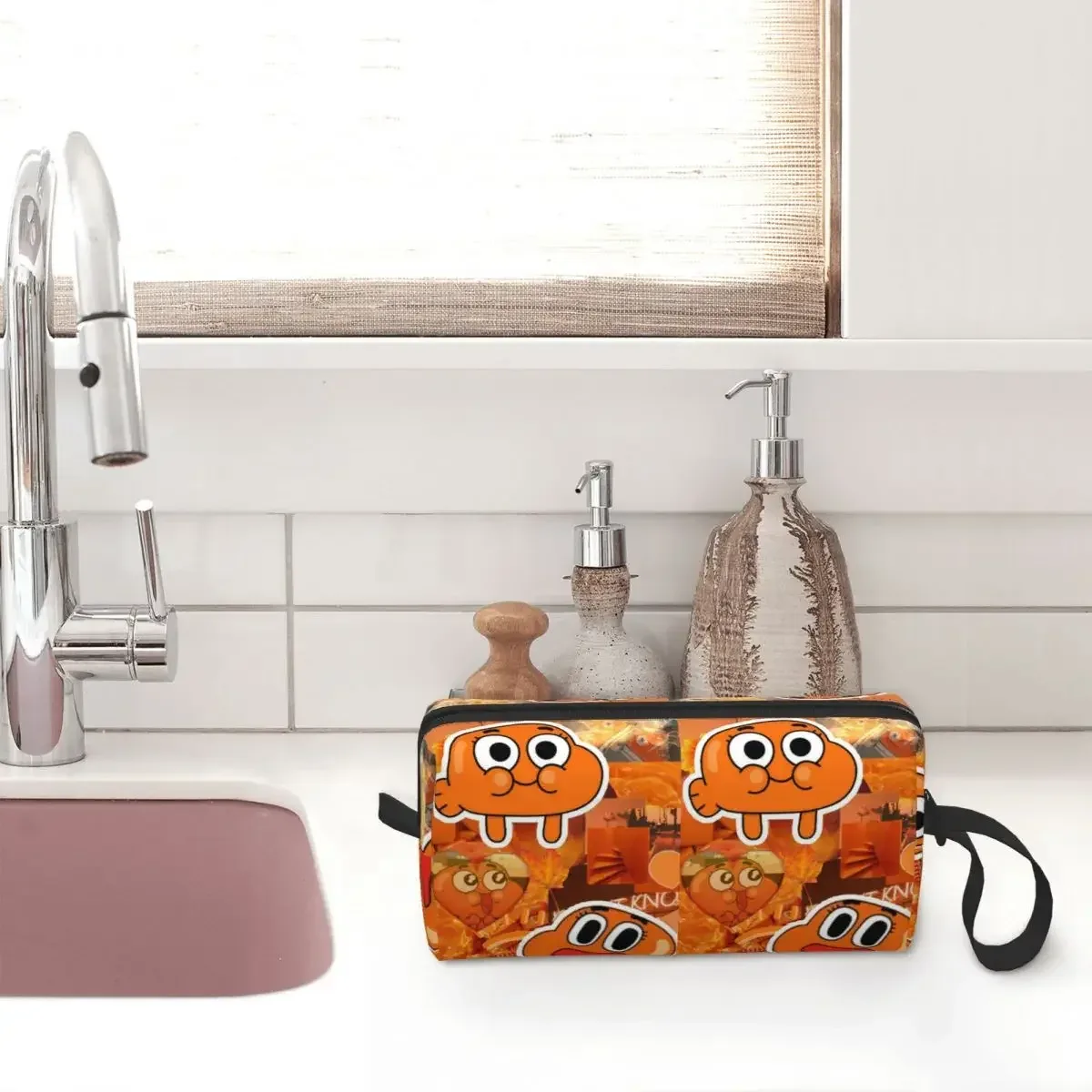 darwin watterson the amazing world of gumball anime makeup bag trousse de rangement pour cosmétiques et articles de toilette pour femmes, trousse à crayons
