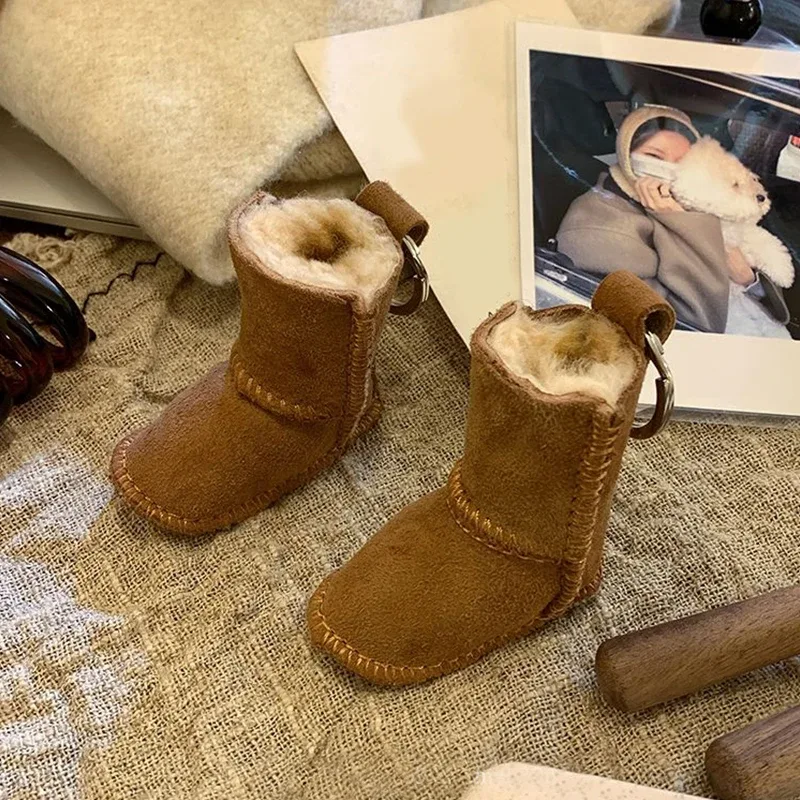 Porte-clés mignon pour sac à dos, accessoire de sac à dos, bottes, décor de téléphone, cadeau d'hiver, pendentif de sac de luxe à la mode