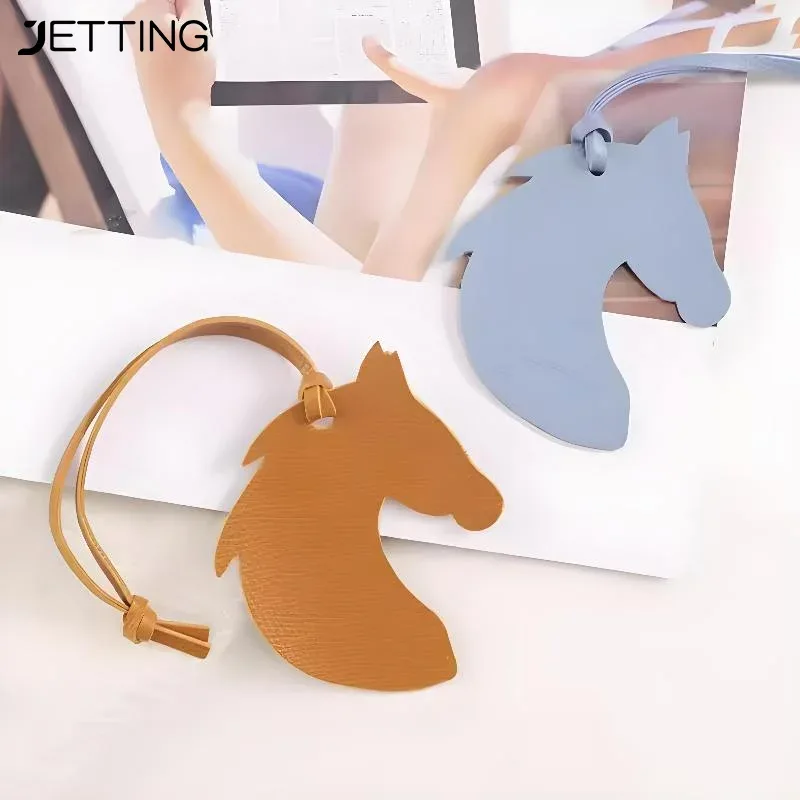 breloque de sac en cuir en forme de tête de cheval avec un design mignon et une finition soignée, parfaite pou