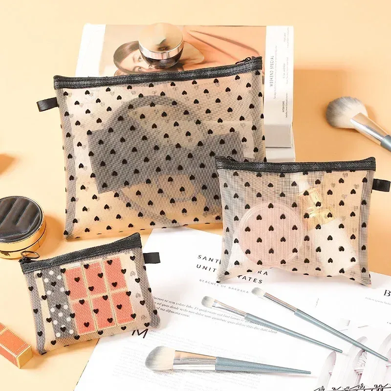 Sac à cosmétiques en maille en forme de cœur d'amour pour filles, organisateur de produits de toilette de lavage, sac de maquillage, pochette de rangement transparente pour rouge à lèvres pour femmes