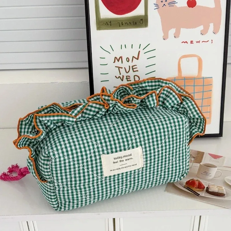 trousse de maquillage vintage à carreaux pour femme avec bords à volants - organisateur de grande capacité, fermeture élégante avec nœud en ruban pour le quotidien