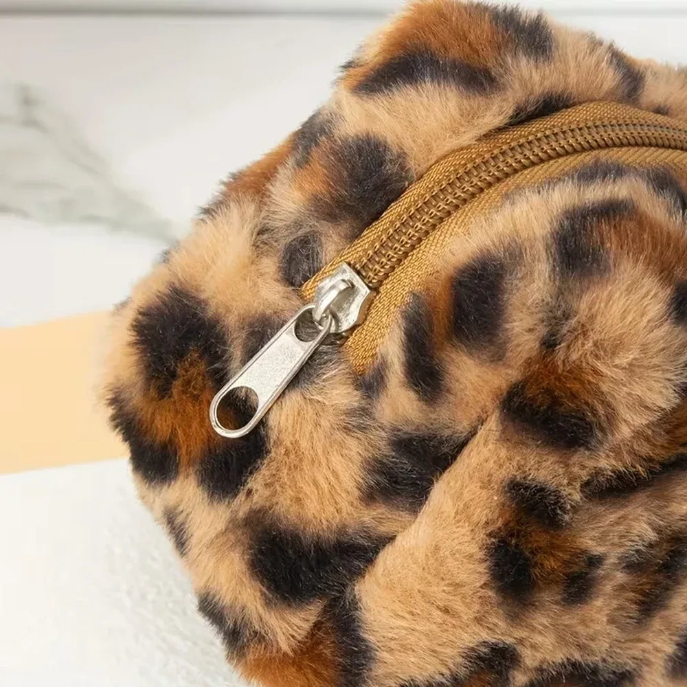 1 grande trousse à crayons et sac de rangement pour cosmétiques en daim imprimé léopard, trousse de maquillage de voyage unisexe, motif imprimé léopard, doublure en daim doux, convient pour la vie universitaire et l'us