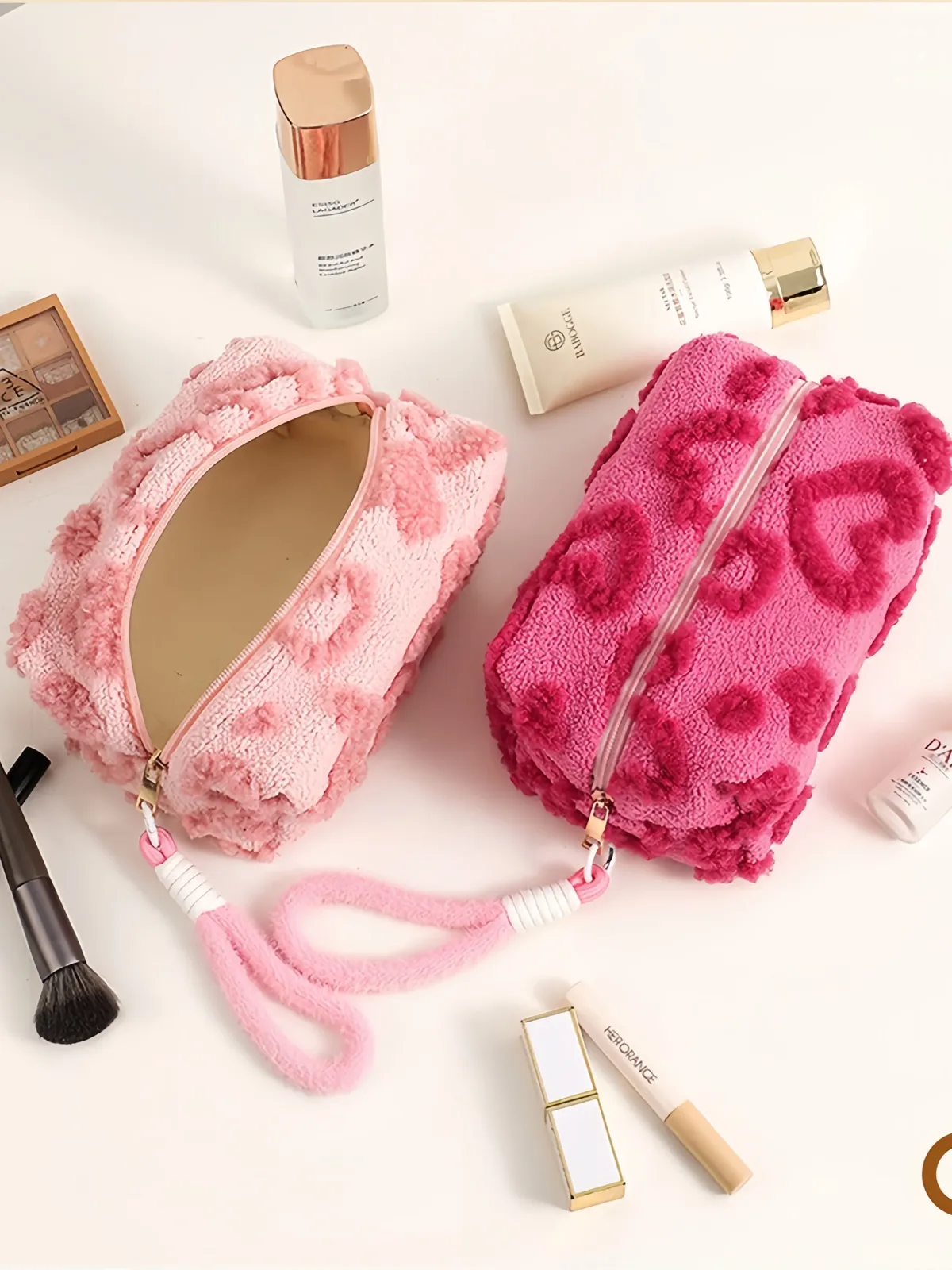 sac de rangement en peluche en forme de cœur, sac de papeterie de grande capacité pour étudiants, sac de rangement portable pour matériel de journalisation, sac de rangement pour cosmétiques en peluche mignon de grande capacité pour filles