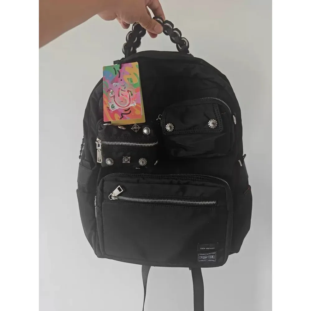 sac à dos unisexe en nylon à rivets porter fashion, grand volume de rangement, portable, style urbain, pour les trajets quotidiens, le camping et les activités de plein air.