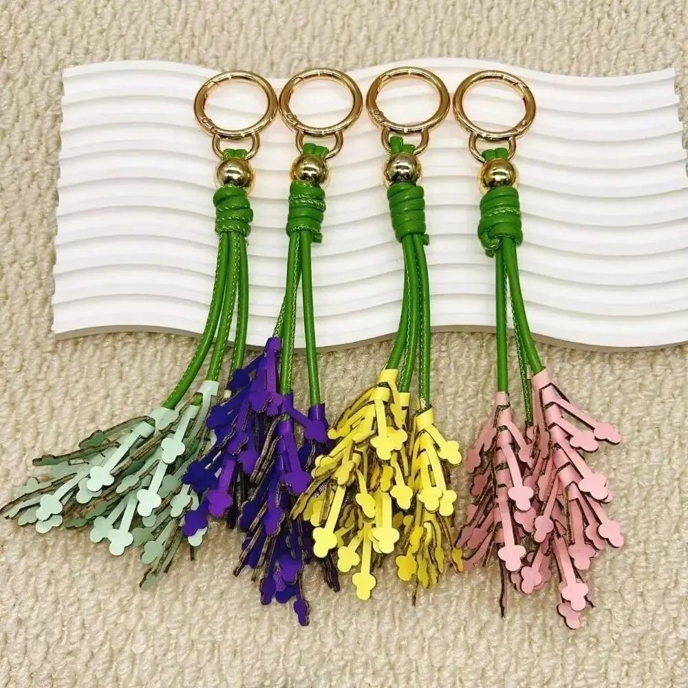 breloque de sac en cuir pu frais, porte-clés en métal, couleurs pastel, breloque à pompon floral, aspect fait main, pendentif léger pour sacs à dos