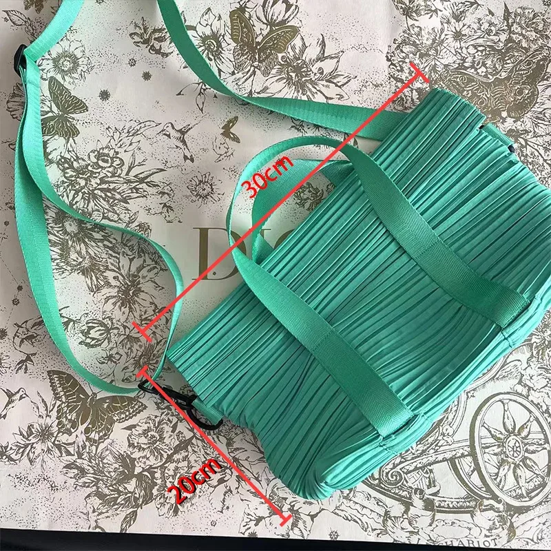 sac carré plissé miyake tendance décontracté grande capacité, nouveau sac de sport 2026, pochette de rangement loisirs, sac bandoulière portable réglable