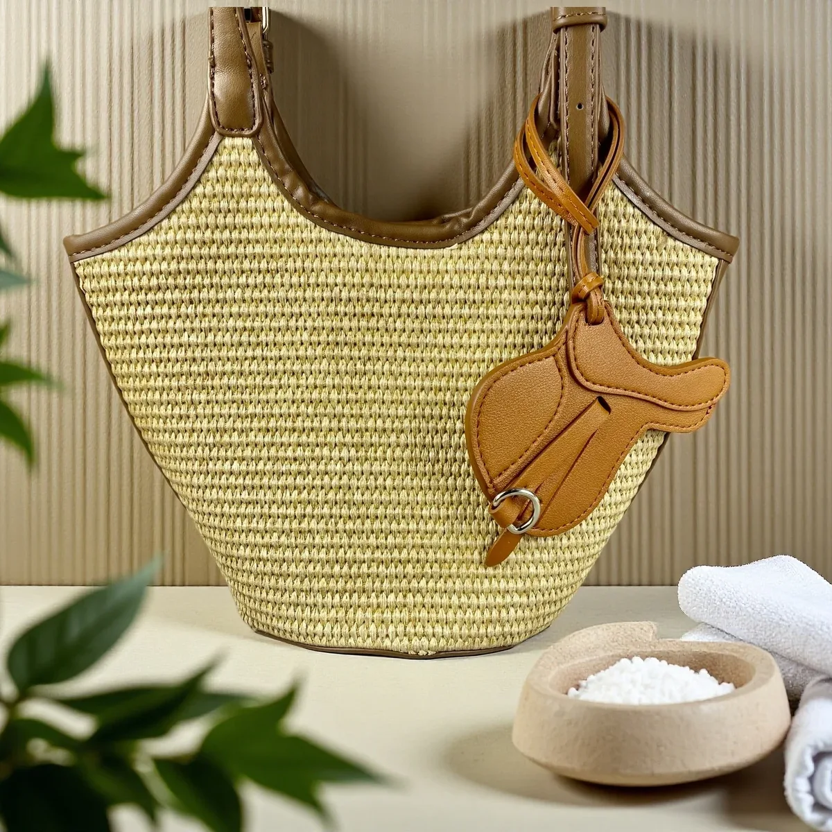 élégance équestre : charme de sacoche de selle artisanale - pièce maîtresse en cuir pu épais de qualité supérieure, taille paume