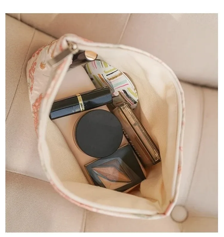 trousse de maquillage couleur crème avec broderie florale, trousse de toilette de voyage de grande capacité, pochette cosmétique élégante pour femmes, sac à main mignon