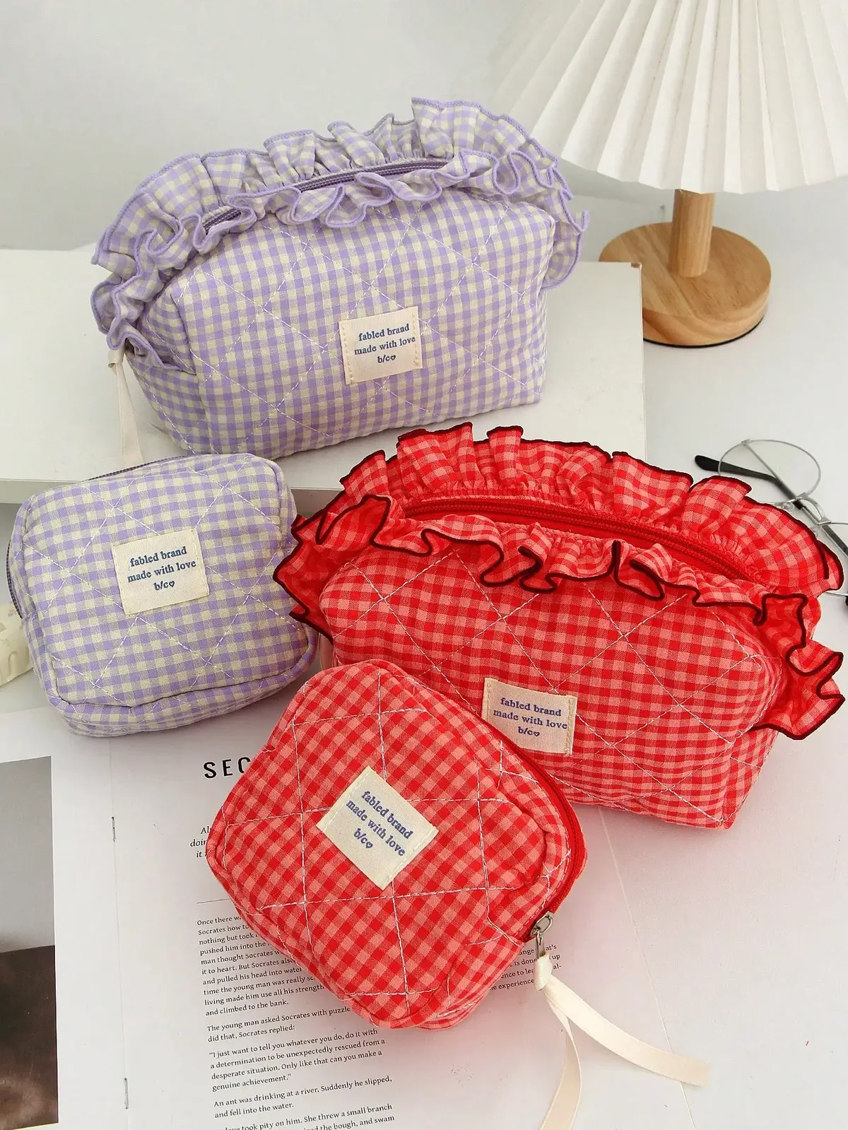 1 pièce/ensemble trousse de maquillage matelassée à carreaux en dentelle, trousse de maquillage portable multifonctionnelle, trousse de maquillage de rangement de voyage, trousse de maquillage à volants mignonne