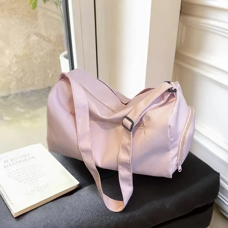 sac de sport en nylon beige résistant à l'eau avec sangle réglable, grande capacité pour la salle de sport, les voyages et les trajets quotidiens