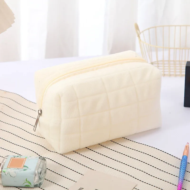 sac de maquillage en peluche mignon pour femmes, petits sacs à cosmétiques portables de voyage, trousse de toilette à fermeture éclair de couleur unie, pochette de lavage, sacs de rangement