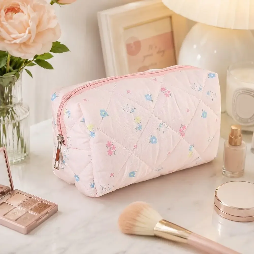 Trousse de Maquillage Durable en Coton Doux, Imprimé Floral Matelassé, Grande Capacité, Pochette Cosmétique, Trousse de Toilette pour Soins de la Peau et Essentiels de Beauté
