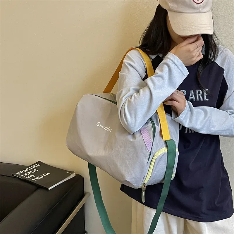 sac de voyage en nylon pour femme, sac à main coloré avec sangle, sac de sport léger pour femme, sac de nuit, sac fourre-tout décontracté pour le week-end