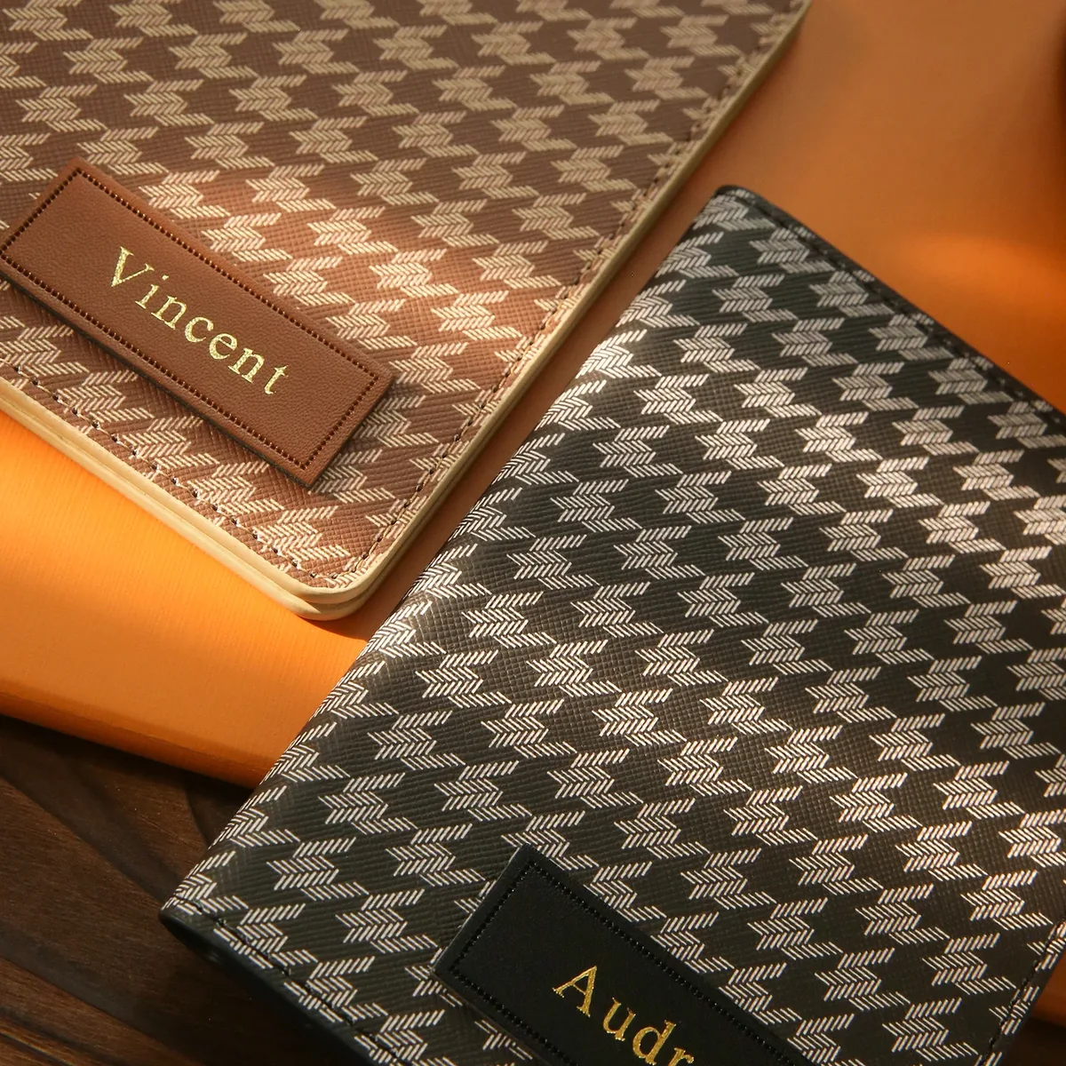 housse de passeport en cuir pu à motif pied-de-poule avec estampage à chaud doré personnalisé, plusieurs emplacements pour cartes, porte-documents de voyage vintage de luxe