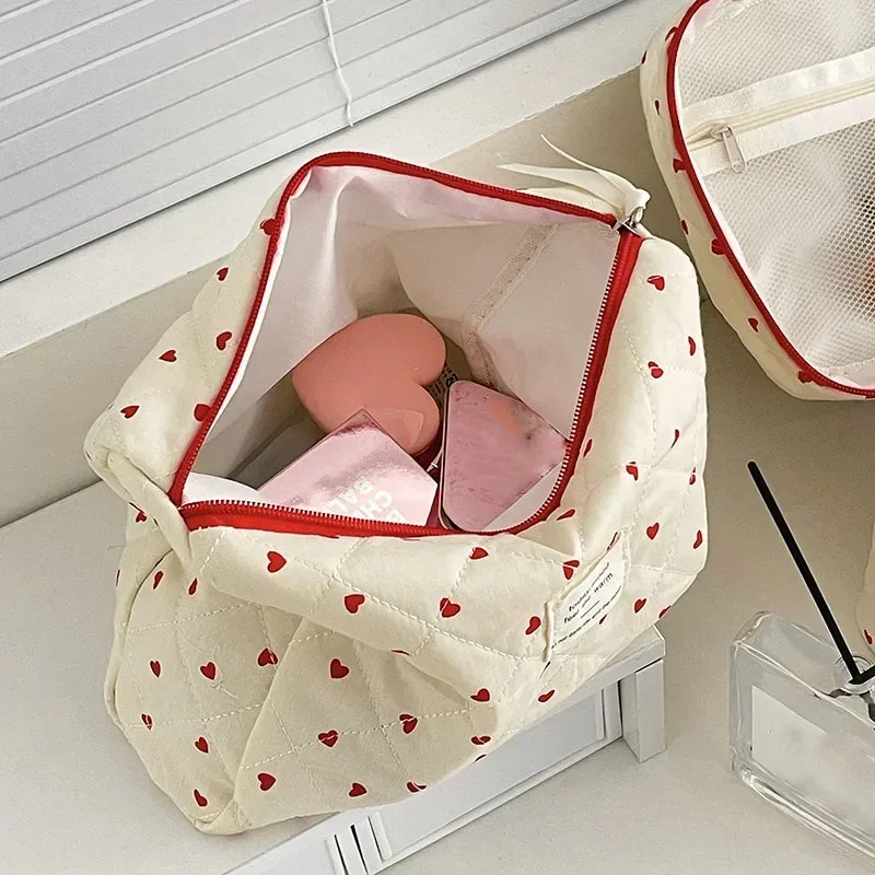 sac de maquillage matelassé à fermeture éclair pour femmes, sac à cosmétiques pour femmes, sac de maquillage en forme de cœur ins, pochette petite et grande trousse de toilette