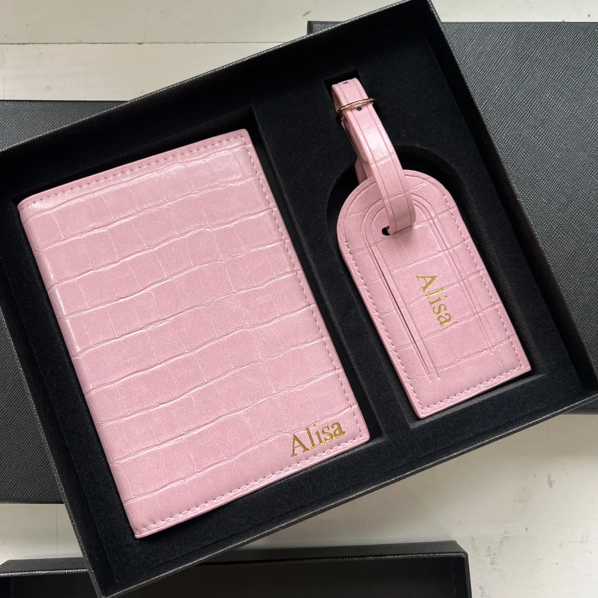 coffret cadeau personnalisé avec initiales, porte-passeport en cuir de crocodile, étiquette à bagages, housse de passeport, accessoires de voyage