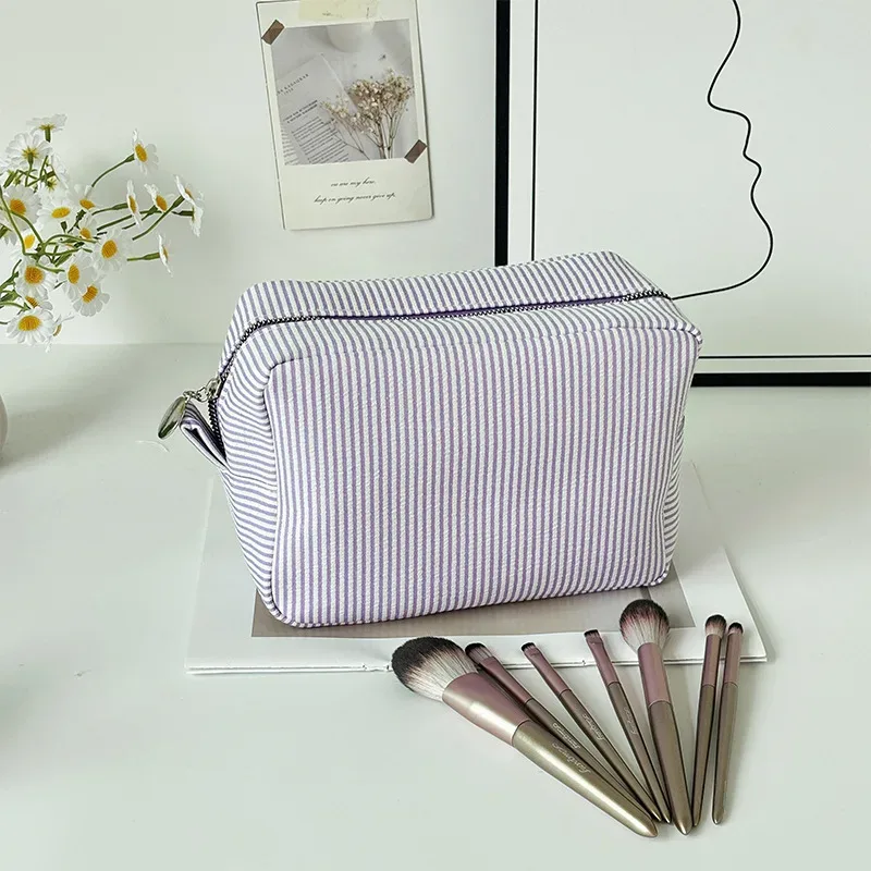 pochette cosmétique rayée personnalisée avec broderie de texte sur mesure, sac de voyage portable pour le rangement de maquillage et de soins de la peau diy