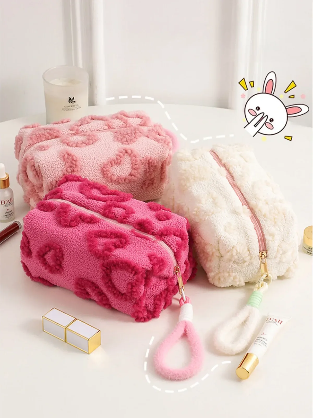 sac de rangement en peluche en forme de cœur, sac de papeterie de grande capacité pour étudiants, sac de rangement portable pour matériel de journalisation, sac de rangement pour cosmétiques en peluche mignon de grande capacité pour filles