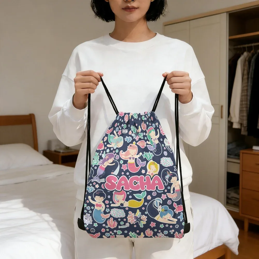 sac à dos à cordon de serrage personnalisé avec nom de créature marine sirène, sac de sport personnalisé 4 couleurs pour enfants, cadeau de fête d'anniversaire, de sport ou de plage