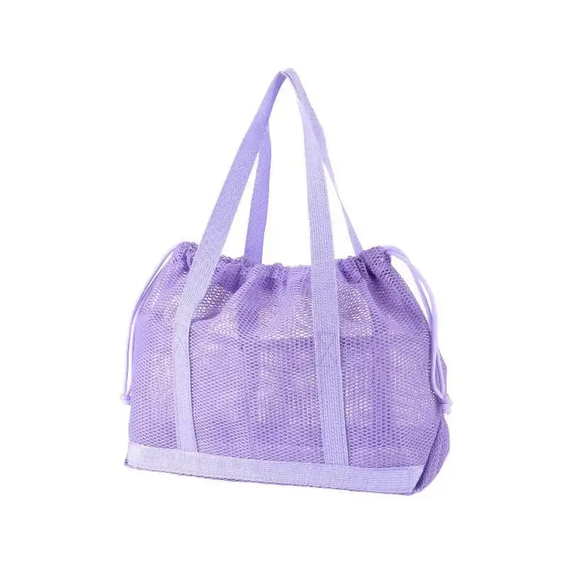 sac fourre-tout simple en maille respirante avec cordon de serrage, base robuste, poignées confortables pour femmes, idéal pour la gym, la natation, la plage et les sorties.
